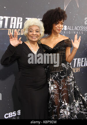 Los Angeles, CA, USA. Sep 19, 2017. 19 septembre 2017 - Hollywood, Californie - Nichelle Nichols et sonequa martin-vert. '' "Star Trek : la découverte" premiere tenue à l'arclight cinerama fait à Hollywood. photo credit : crédit : admedia admedia/zuma/Alamy fil live news Banque D'Images