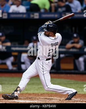 Tropicana Field. Sep 19, 2017. Floride, USA- Rays de Tampa Bay frappeur Lucas Duda (21) pivote à un pitch dans la 5ème manche dans le match entre les Chicago Cubs et les Rays de Tampa Bay au Tropicana Field. Del Mecum/CSM/Alamy Live News Banque D'Images