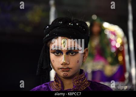 Allahabad, Uttar Pradesh, Inde. 20 septembre 2017. Allahabad:ia. Un artiste participe à la procession religieuse « Karan Ghora » lors de la célébration pour marquer « le festival de la « Dussehra » dans la vieille ville d'Allahabad, le 20-09-2017. Dussehra commémore le triomphe du Seigneur Rama sur le démon Roi Ravana, marquant la victoire du bien sur le mal. Credit: Prabhat Kumar Verma/ZUMA Wire/Alamy Live News Banque D'Images