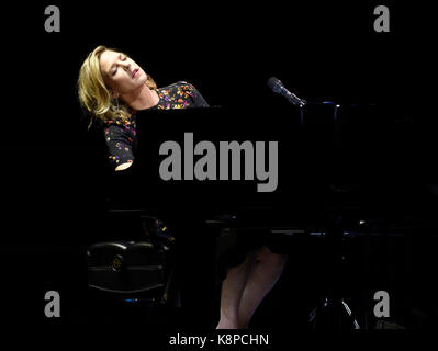 Brno, République tchèque. 20 sep, 2017. Diana Krall, pianiste et chanteuse de jazz canadienne, effectue à Brno, en République tchèque, le 20 septembre 2017. crédit : vaclav salek/ctk photo/Alamy live news Banque D'Images