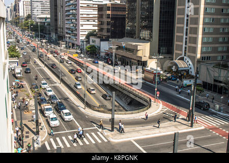 Sao Paulo, Brésil. 20 septembre 2017. Trafic dans l'avenue Paulista, région centrale de Sao Paulo, mercredi (20). Crédit: Alf Ribeiro/Alay Live News Banque D'Images