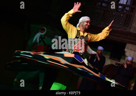 Le Caire, Égypte. Sep 20, 2017 danseurs égyptiens. Effectuer la danse soufi au wekalet el ghoury au Caire, Égypte, sur sept. 20, 2017. crédit : Zhao dingzhe/Xinhua/Alamy live news Banque D'Images