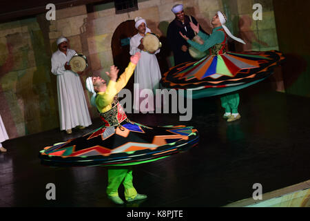 Le Caire, Égypte. Sep 20, 2017 danseurs égyptiens. Effectuer la danse soufi au wekalet el ghoury au Caire, Égypte, sur sept. 20, 2017. crédit : Zhao dingzhe/Xinhua/Alamy live news Banque D'Images