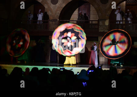 Le Caire, Égypte. Sep 20, 2017 danseurs égyptiens. Effectuer la danse soufi au wekalet el ghoury au Caire, Égypte, sur sept. 20, 2017. crédit : Zhao dingzhe/Xinhua/Alamy live news Banque D'Images