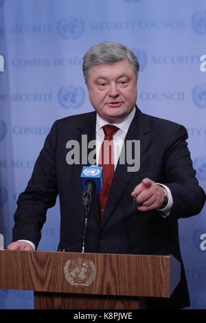 Organisation des Nations Unies, New York, USA, 20 septembre 2017 - Petro Poroshenko, président de l'Ukraine, l'adresse des journalistes après la réunion sur la réforme de la sécurité de la paix aujourd'hui au siège des Nations unies à New York. photo : Luiz rampelotto/europanewswire dans le monde d'utilisation | Banque D'Images