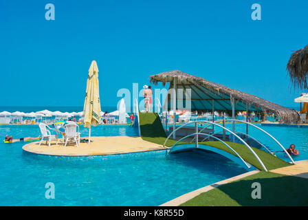 Piscine, plage de Zlatni pyasatsi Grifid, Golden Sands, Bulgarie, Banque D'Images