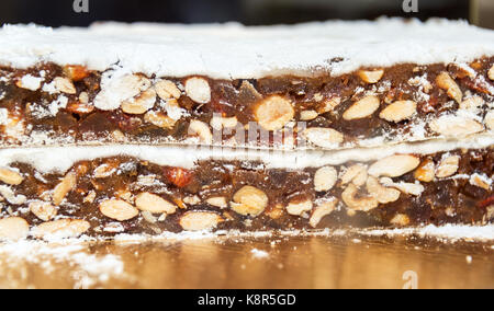 Panforte close up, désert toscan, gâteau de Noël traditionnel de Sienne Banque D'Images