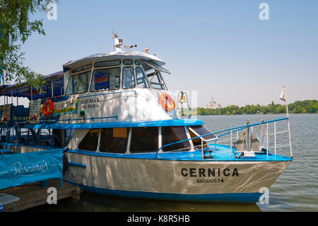 Bateau à passagers, à Pescarus pier, du Lac Herastrau Parcul Herastrau,, Bucarest, Roumanie Banque D'Images