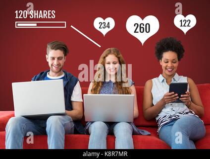 Digital composite de personnes sur des ordinateurs portables et PC tablette avec actions et aime les barres d'état Banque D'Images