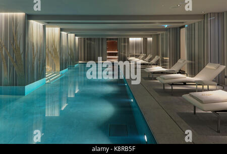 Piscine Spa. 10 La place de la Trinité - Four Seasons Hotel, City of London, Royaume-Uni. Architecte : Aukett Swanke, 2017. Banque D'Images