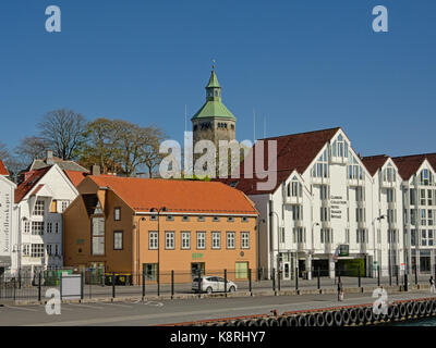 Hôtels et historique valberg Lookout Tower dans le centre-ville de Stavanger sur une journée ensoleillée avec ciel bleu Banque D'Images