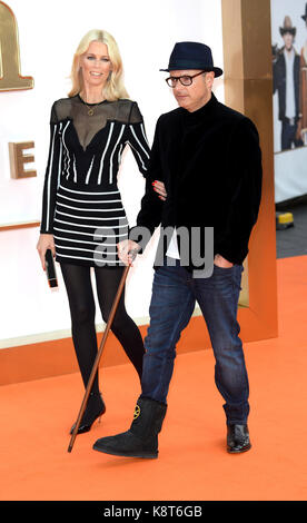 La Photo Doit Être Créditée ©Alpha Press 078237 18/09/2017 Claudia Schiffer Et Matthew Vaughn Au Kingsman The Golden Circle World Movie Premiere De Leicester Square À Londres Banque D'Images