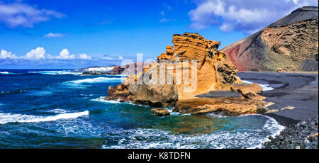 Belle plage d'El Golfo, lanzarote island,hôtellerie,Espagne. Banque D'Images