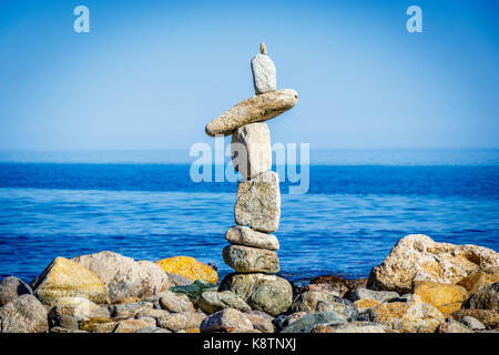 Un cairn sur la côte ouest de la corse Banque D'Images