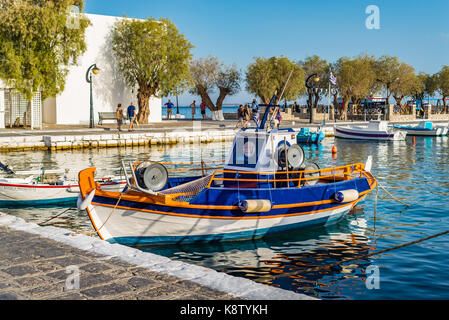 L'île de Samos, Grèce - 18 septembre 2016 : des bateaux de pêche à Pythagorion/Pythagoreio Banque D'Images