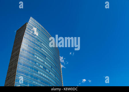 MILAN, ITALIE - 28 avril 2017 : gratte-ciel moderne à Porta Nuova à Milan, Italie. Porta Nuova est le principal quartier des affaires de Milan. Banque D'Images