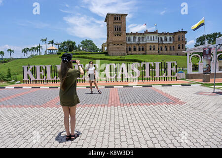 Ipoh, Malaisie - le 17 septembre 2017 : taking photo touristique à kellie's Castle, attraction populaire à Ipoh, Perak. Banque D'Images