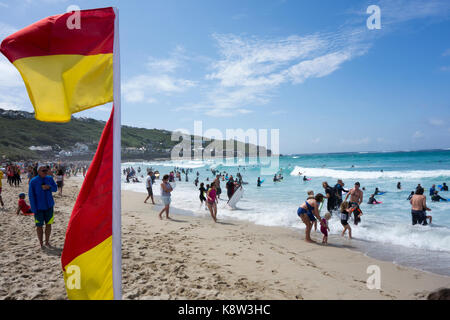 La plage de Sennen, Personnes, whitesands bay, sennon cove Banque D'Images