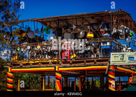 Vendre quoi que ce soit sur la route de kampala en Ouganda Banque D'Images