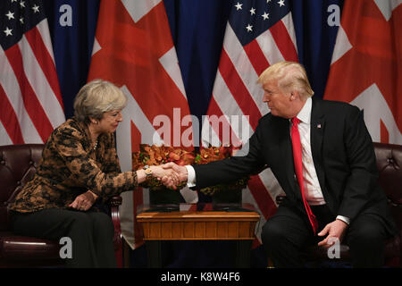 Premier ministre Theresa peut nous rencontre le président Donald Trump pour des entretiens à la lotte Palace Hotel, New York, USA. Banque D'Images