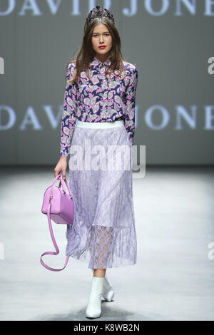 Un model à la piste premium l'un présenté par David Jones lors de la fashion week de Melbourne sur septembre 04,2017 à Melbourne, Australie Banque D'Images