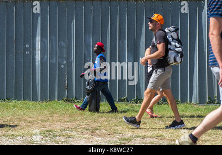 Collecteur de déchets et la formule 1 fans à la Grand Prix d'Italie 2017. Banque D'Images