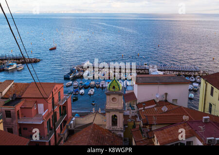 Sorrento, Italie, le 15 septembre 2017. tôt le matin à Marina Grande à Sorrente, Italie. © Paul Davey Banque D'Images