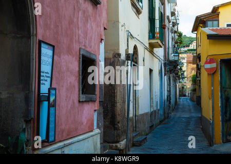 Sorrento, Italie, le 15 septembre 2017. une rue calme à l'aube à Sorrento, Italie. © Paul Davey Banque D'Images