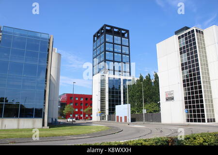 Leeuwardenn business park avec 77m de haut Avero-tour à Leeuwarden, Frise, Pays-Bas Banque D'Images