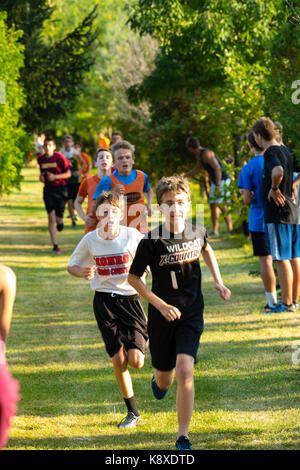 Image d'un cross-country de l'école intermédiaire rencontrez tenue en Oregon, Wisconsin. Banque D'Images