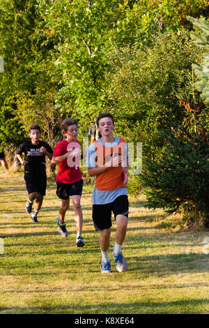 Image d'un cross-country de l'école intermédiaire rencontrez tenue en Oregon, Wisconsin. Banque D'Images