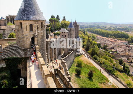 Vue depuis les remparts de la cité médiévale de Carcassonne, la cité, languedoc-roussillon, france Banque D'Images