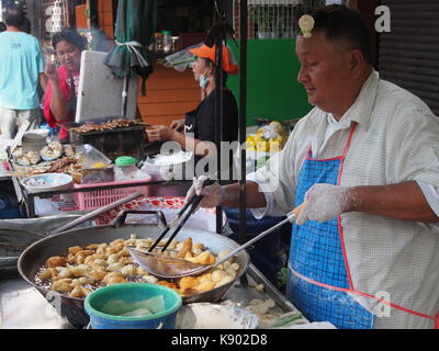 Gâteau éponge blanc, Pa Tong Rendez , pâtisserie Huile de Bangkok le marché du matin. 21 Septembre, 2017. Bangkok, Thaïlande Banque D'Images