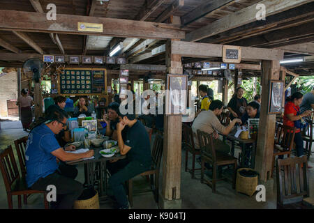 Dégustez une cuisine traditionnelle du nord à Chiang Mai, en Thaïlande Banque D'Images