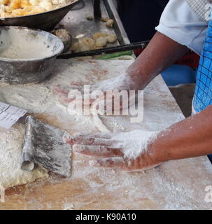 Gâteau éponge blanc, Pa Tong Rendez , pâtisserie Huile de Bangkok le marché du matin. 21 Septembre, 2017. Bangkok, Thaïlande Banque D'Images