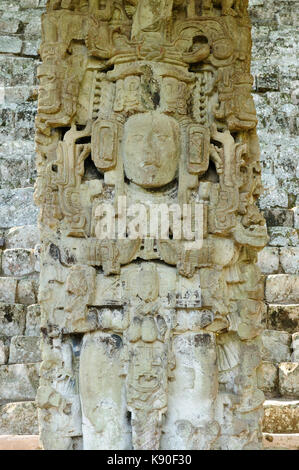 Le Honduras, cité maya à Copan ruines. La photo présente stella par les escaliers Banque D'Images