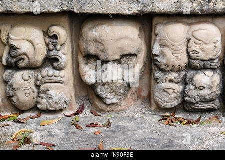 Le Honduras, cité maya à Copan ruines. La photo présente le détail de la décoration de murs du temple Banque D'Images