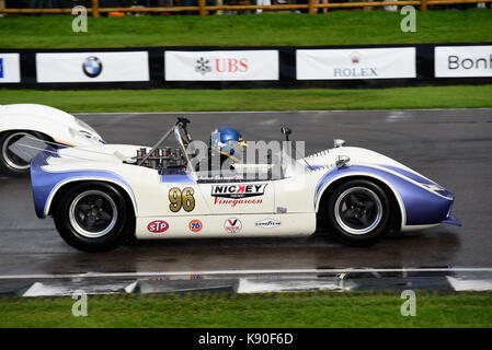 McLaren Chevrolet M1B au Goodwood Revival 2017 dans le trophée Whitsun. Propriété et conduite par Andrew Beaumont Banque D'Images