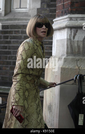 Street style à partir de la deuxième journée de la semaine de la mode de Londres, printemps été 2018, le samedi 16 septembre 2017. image nous montre le rédacteur en chef de vogue, Anna Wintour arrivant à la simone rocha show. Banque D'Images