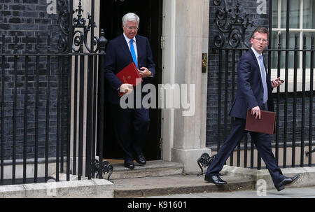 Londres, Royaume-Uni. Sep 21, 2017. sir Michael fallon kcb - secrétaire d'Etat à la défense et Jeremy Wright qc - Procureur général. ministres quitter une réunion spéciale du cabinet à Downing Street à venir du premier ministre britannique, theresa may's discours à brexit et les relations entre la Grande-Bretagne et l'Union européenne le vendredi 22 sep 2017 à Florence. crédit : dinendra haria/Alamy live news Banque D'Images