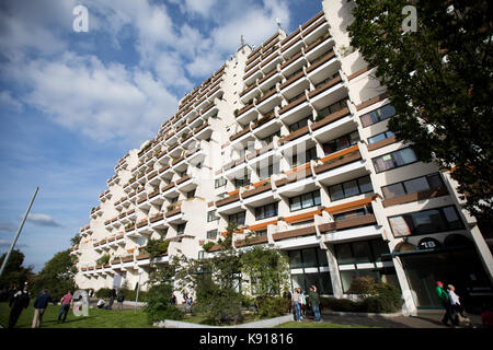 Dortmund, Allemagne. Sep 21, 2017. l'hochhauskomplex hannibal high-rise building complex à Dortmund, en Allemagne, le 21 septembre 2017. Le service d'incendie de Dortmund envisage d'évacuer l'immeuble complexe avec plus de 400 appartements le jeudi en raison d'un risque d'incendie. crédit : marcel kusch/dpa/Alamy live news Banque D'Images