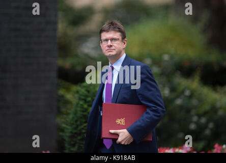 Downing Street, London, UK. 21 septembre 2017. PM Theresa May demande une réunion spéciale du cabinet au n°10 après son retour de New York, avant de se rendre à Florence le vendredi 22 septembre à donner un Brexit discours. Photo : Greg Clark, secrétaire d'État pour les affaires, l'énergie et de stratégie industrielle. Credit : Malcolm Park/Alamy Live News. Banque D'Images