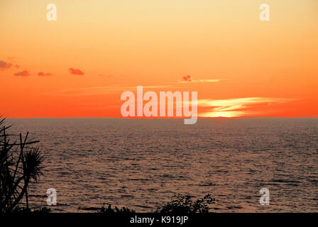 Fortuneswell, Portland, Dorset. 21 septembre 2017 - le soleil se couche sur la baie de lyme sur le dernier jour de l'été officiel crédit : Stuart fretwell/Alamy live news Banque D'Images