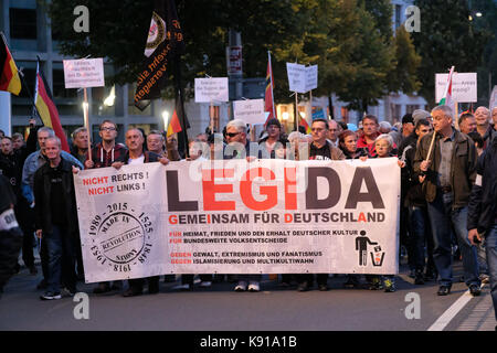 Leipzig, Allemagne. Sep 21, 2017. un mois de mars par le groupe anti-islam legida à Leipzig, Allemagne, 21 septembre 2017. crédit : Sebastian willnow/dpa-zentralbild/dpa/Alamy live news Banque D'Images