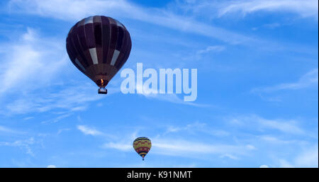 L'air chaud coloré baloons flying Banque D'Images