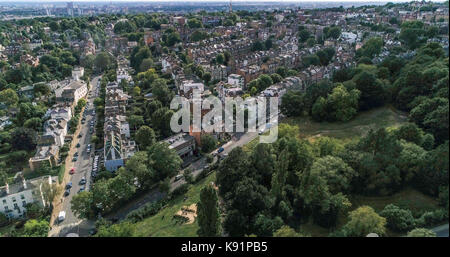 Vue aérienne d'un village victorien résidentielle au nord de Londres Banque D'Images