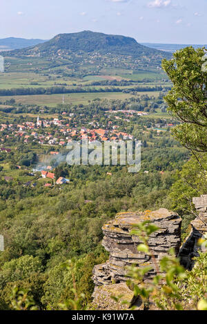 Paysage avec les polonais de basalte badacsony montagne hongrois Banque D'Images