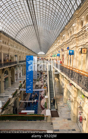 Intérieur détail du centre commercial GUM haut de gamme, de la Place Rouge, Moscou, Russie. Banque D'Images