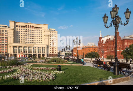 Le Musée Historique de l'État et quatre saisons de bâtiments de l'hôtel, vu de Manege Square, Moscou, Russie Banque D'Images