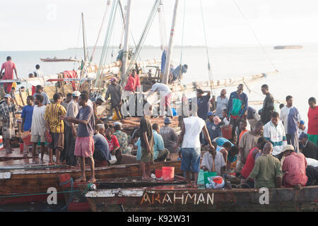 Port bondé de Stone Town, Zanzibar, Tanzanie, Afrique de l'Est Banque D'Images